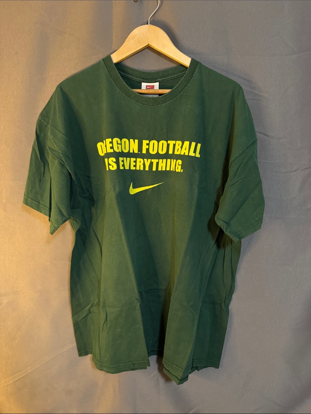 Vintage Nike Green Short Sleeve Tee with Yellow Oregon Football Graphic